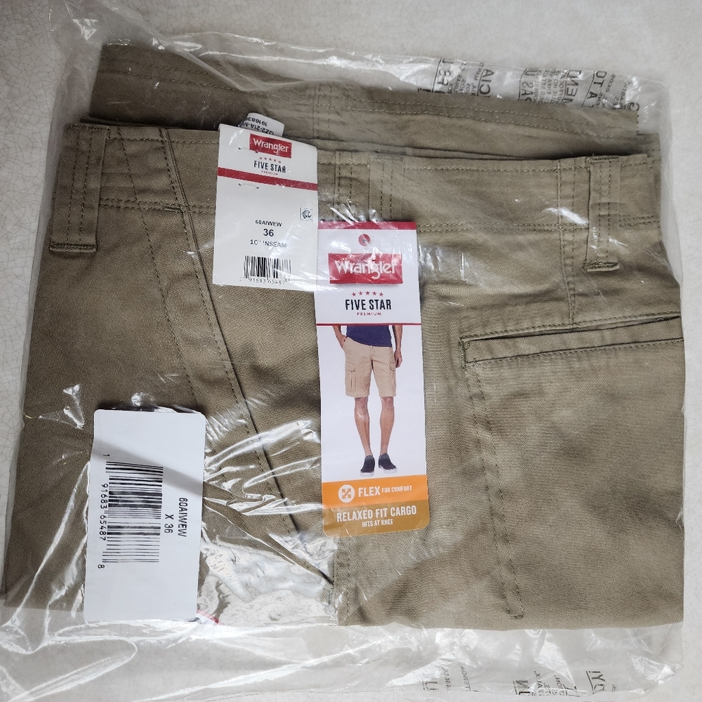 Wrangler Men's ATG Flex 10" Cargo Shorts - Size 36 - Picture 4 of 7